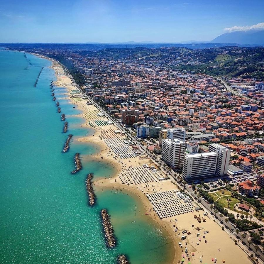 Carducci 83 Panzió Pescara Kültér fotó